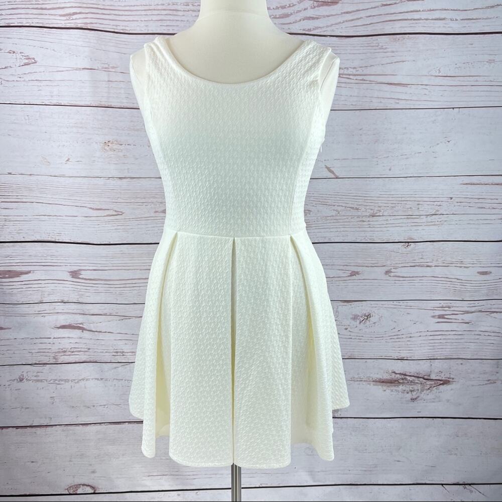 Gianni Bini white fit and flare knit dress medium